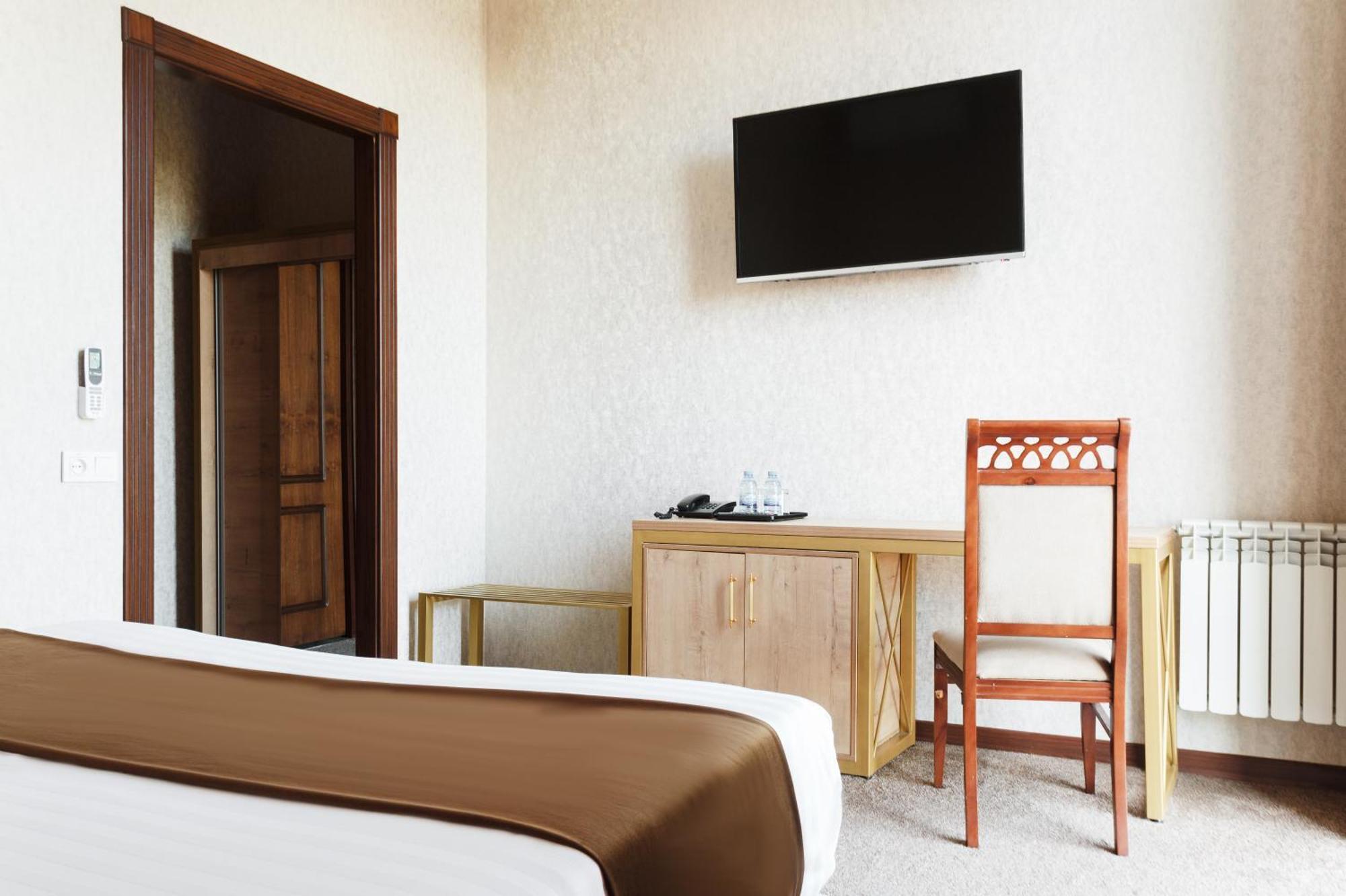 Western Suites Hotel Tashkent Exterior foto